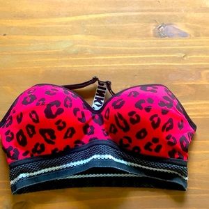 ⭐️PINK Red leopard print Sports Bra from Bin Sale. Size Large